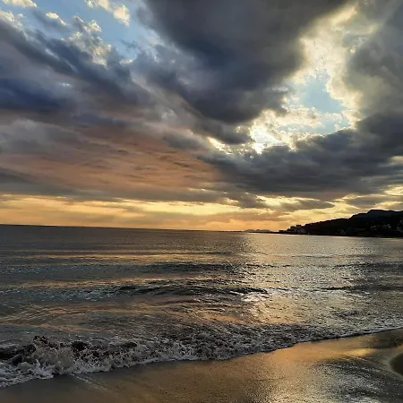 Elin Deluxe Apartment Skataj